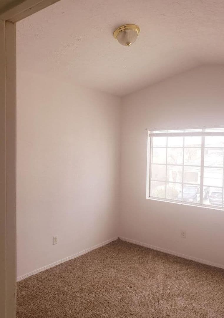 Rio Rancho House: 5532 Fence Lake Dr NE