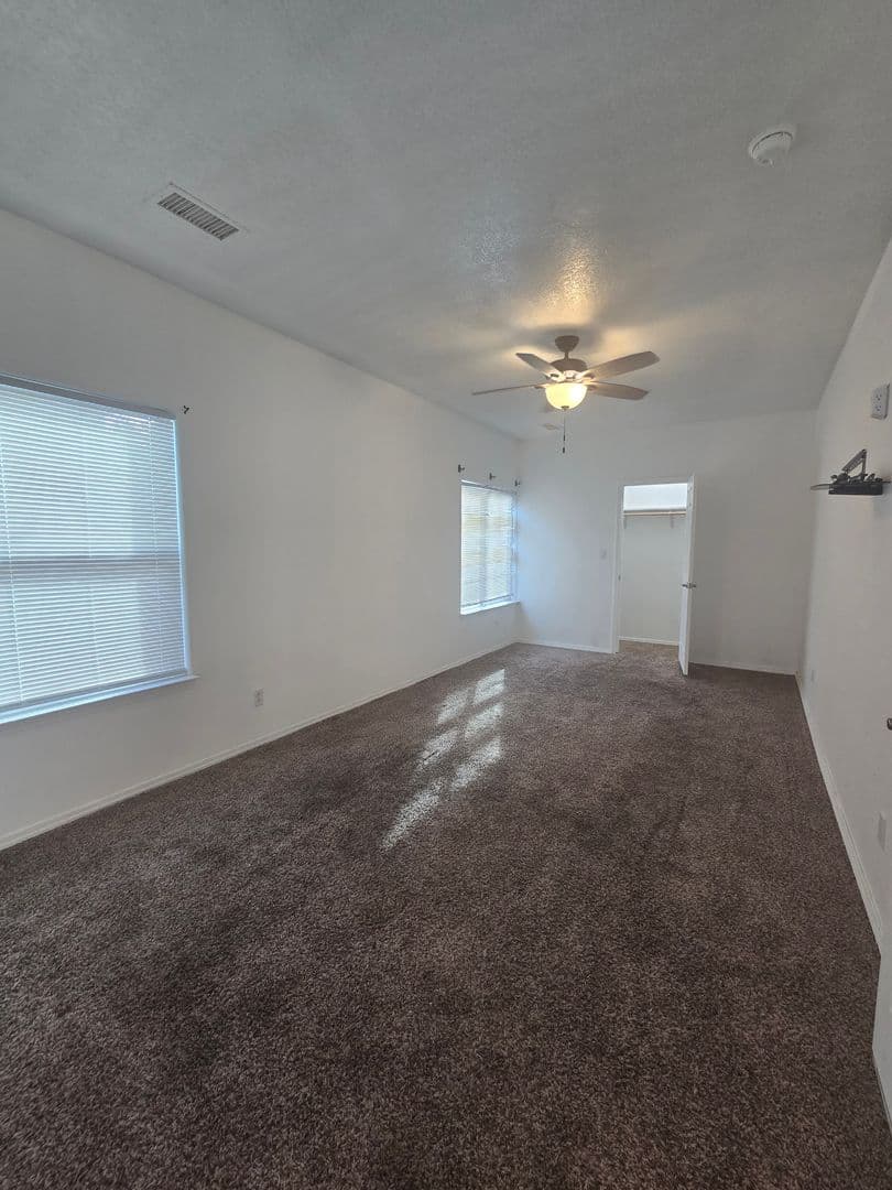 Rio Rancho House: 5325 Caprock Ct