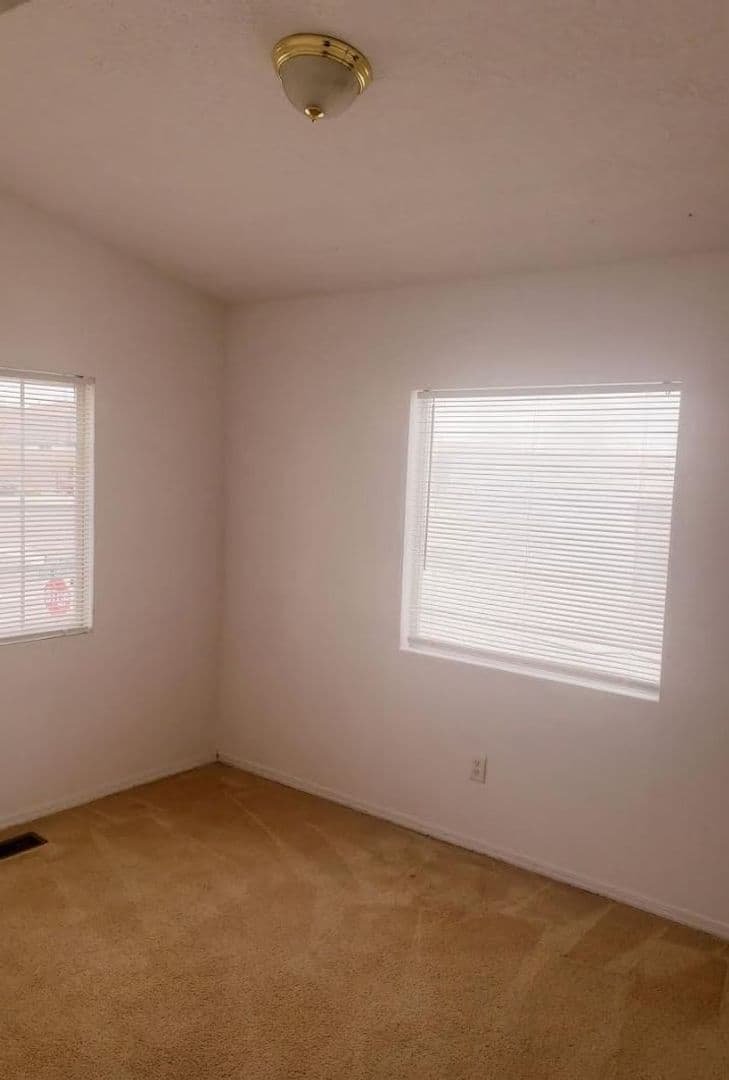 Rio Rancho House: 5532 Fence Lake Dr NE