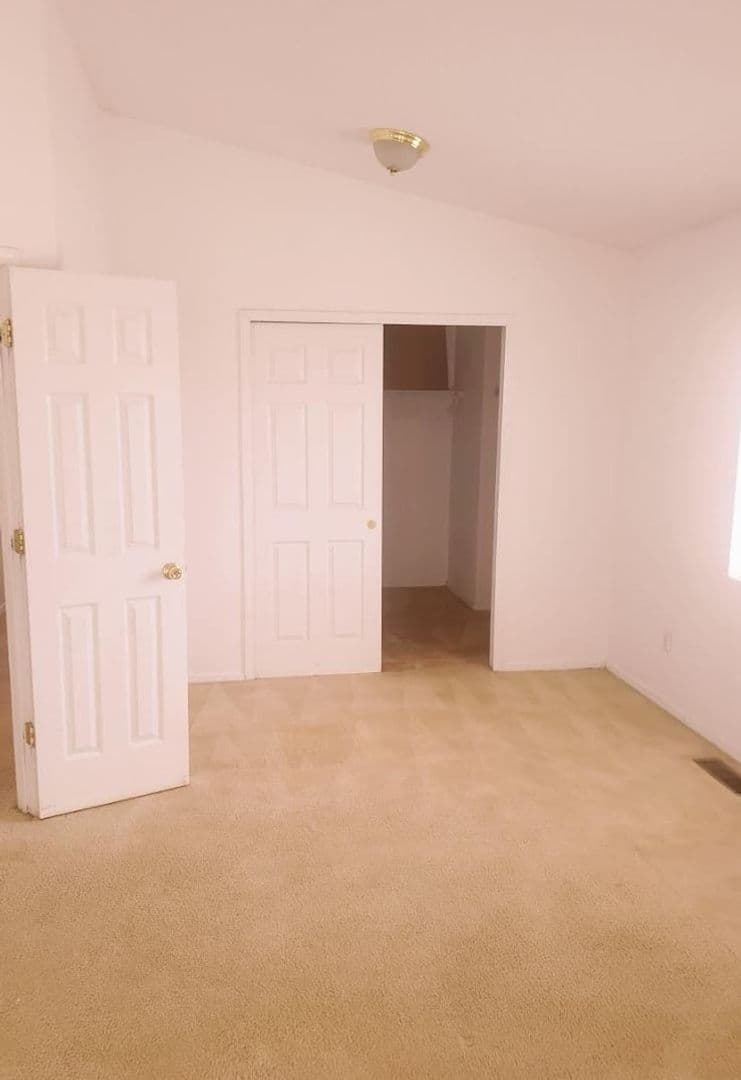 Rio Rancho House: 5532 Fence Lake Dr NE