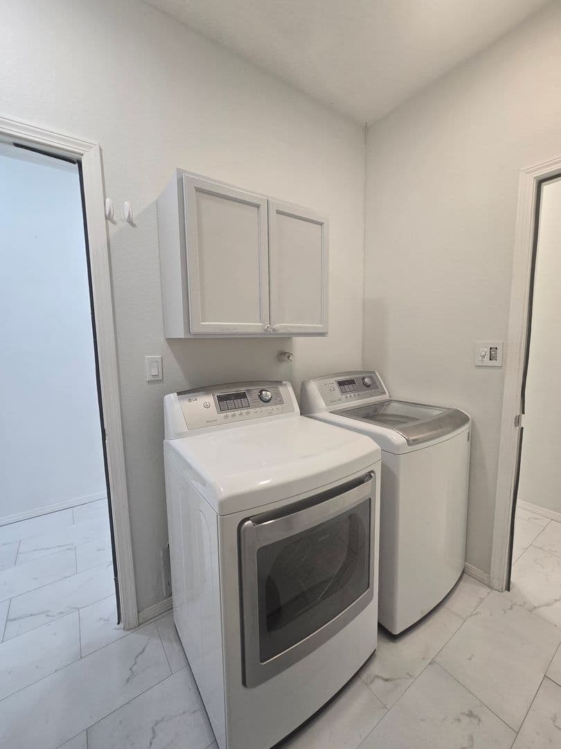 Rio Rancho House: 5325 Caprock Ct