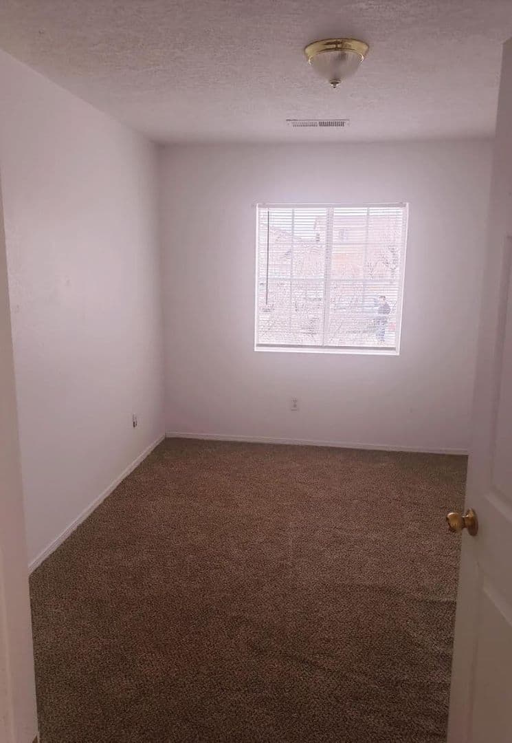 Rio Rancho House: 5532 Fence Lake Dr NE