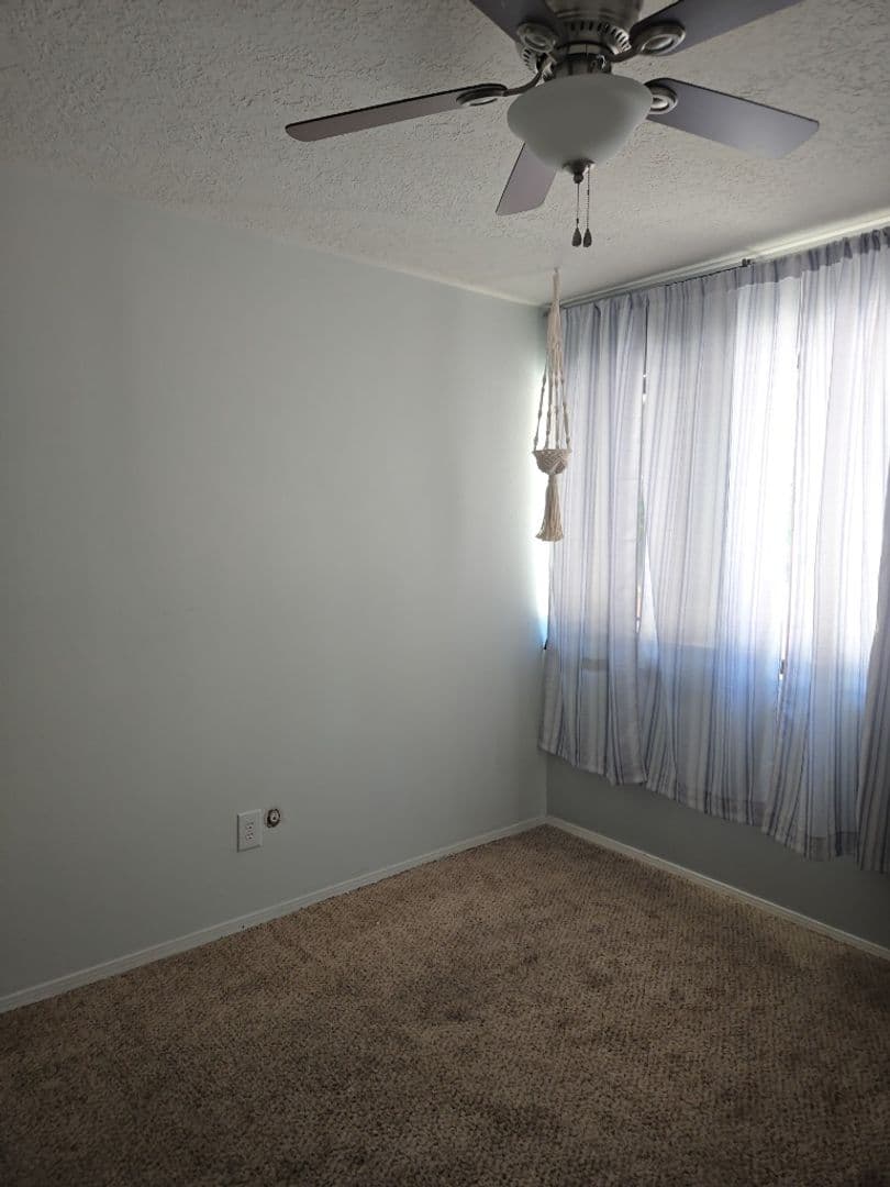 Albuquerque House: 8333 Comanche Rd NE Apt 16B