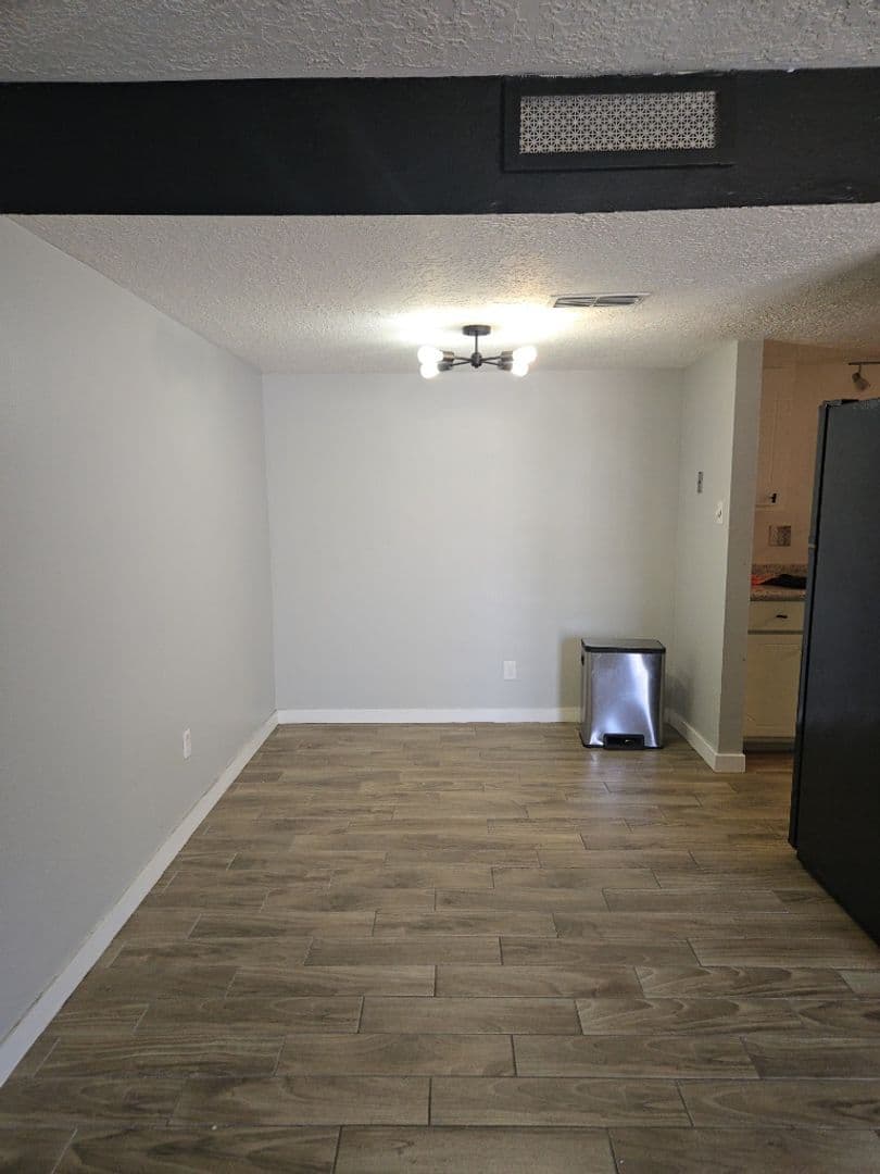 Albuquerque House: 8333 Comanche Rd NE Apt 16B