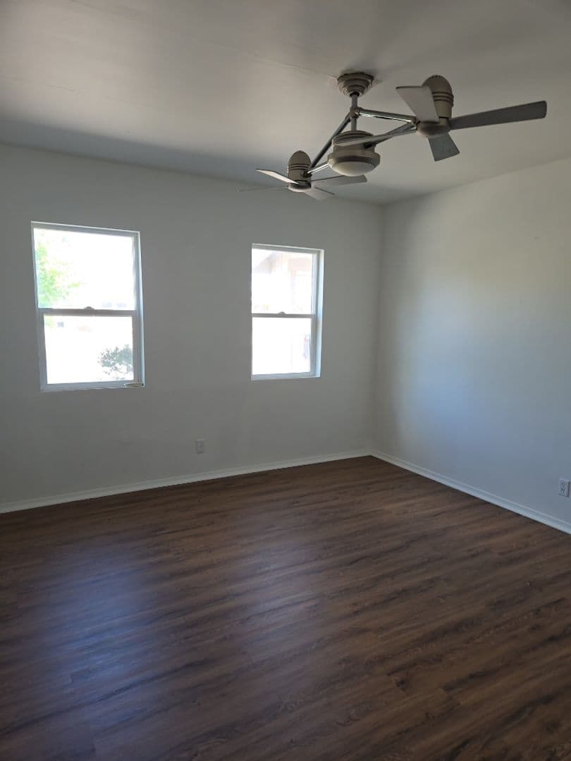 Albuquerque House: 813 Palisades Dr NW