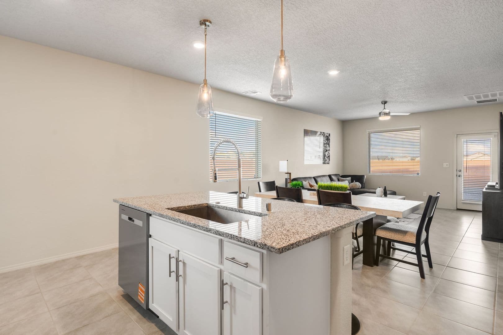 Rio Rancho House: 1504 Woods St NE