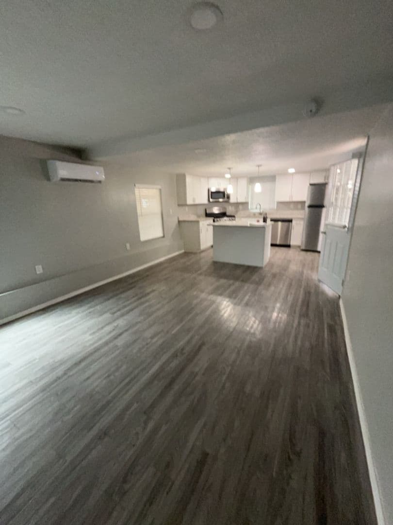 Los Lunas House: 4916 Moore Cir