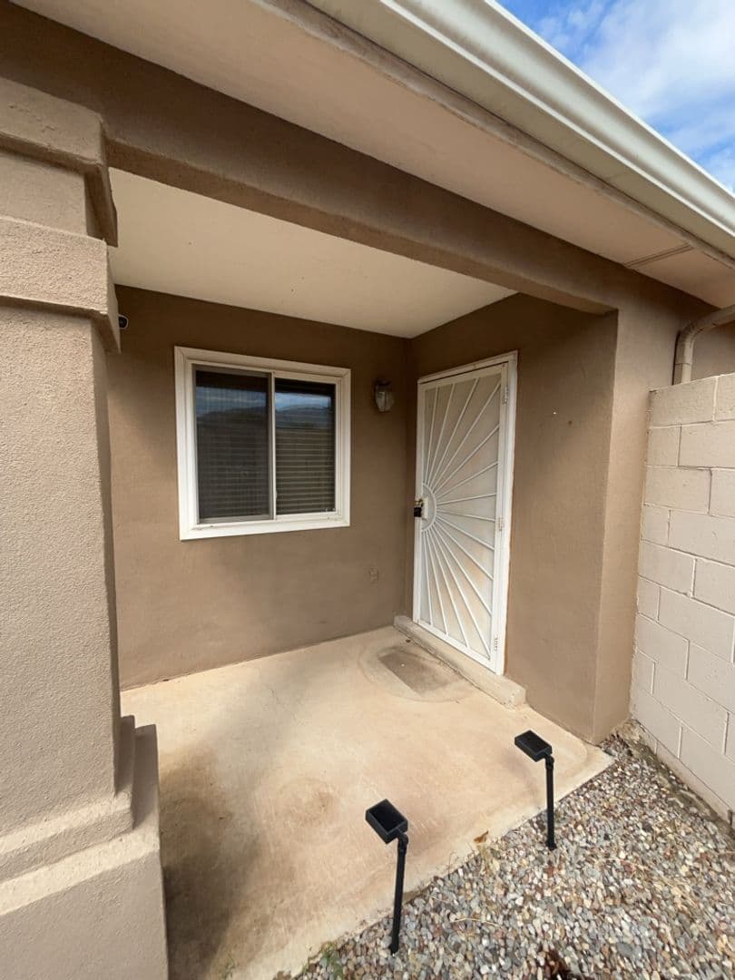 Albuquerque House: 11727 Deer Lodge Rd SE