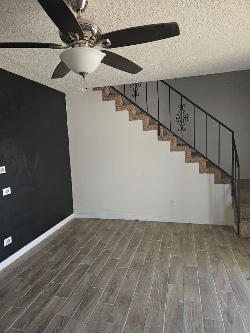 Albuquerque House: 8333 Comanche Rd NE Apt 16B