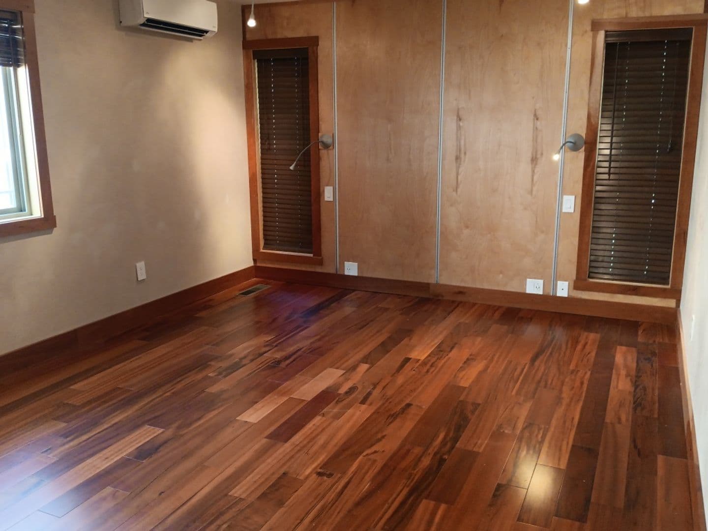Albuquerque House: 2427 NW Cir NW