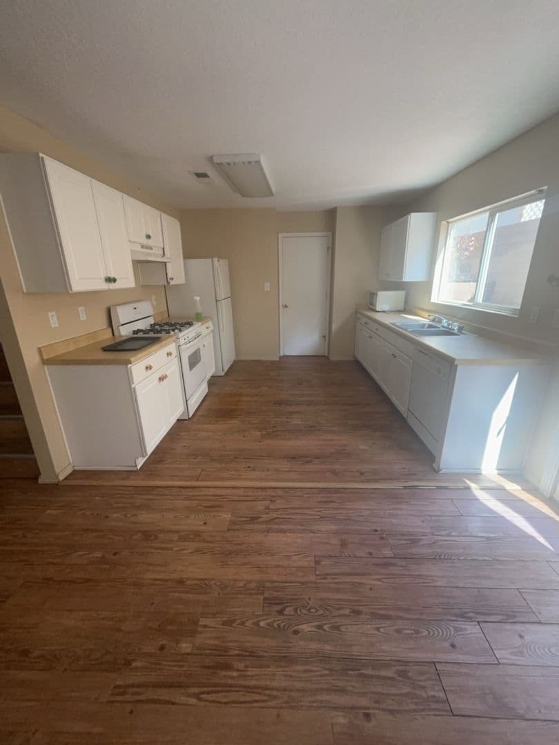 Albuquerque House: 4272 Altura Vista Ln NE