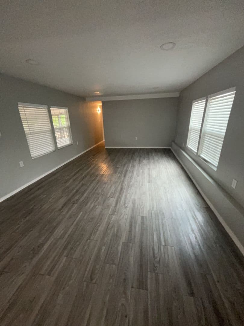 Los Lunas House: 4916 Moore Cir