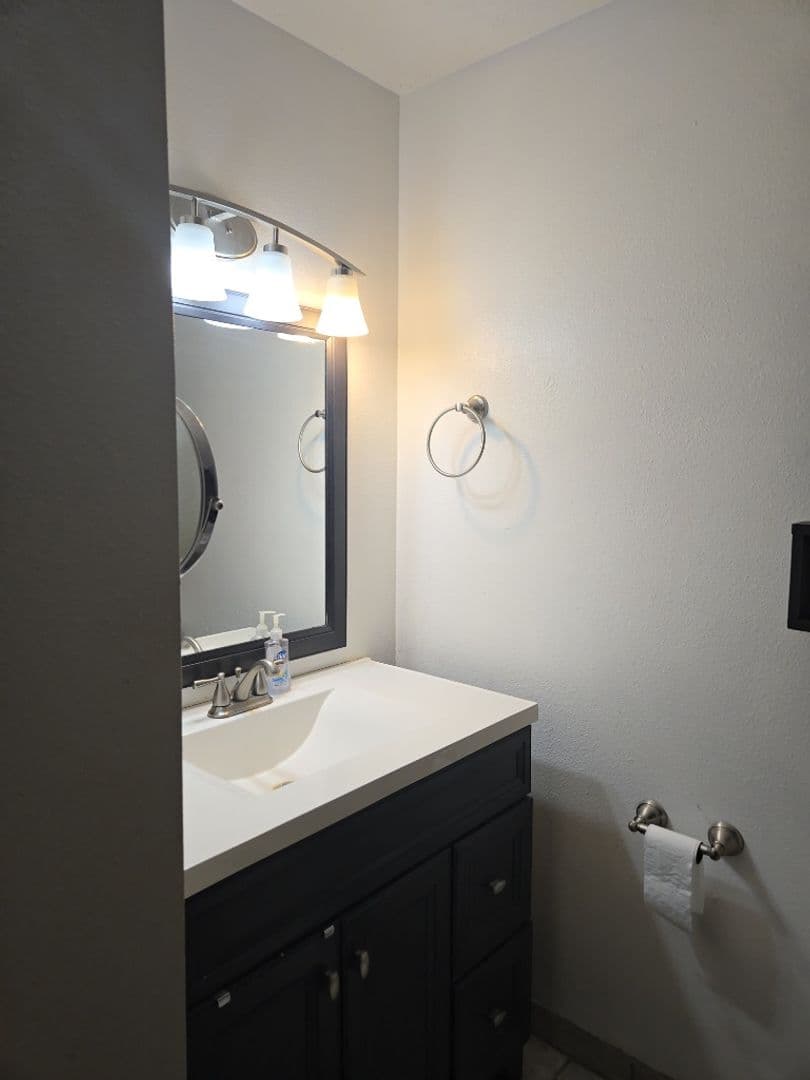 Albuquerque House: 8333 Comanche Rd NE Apt 16B