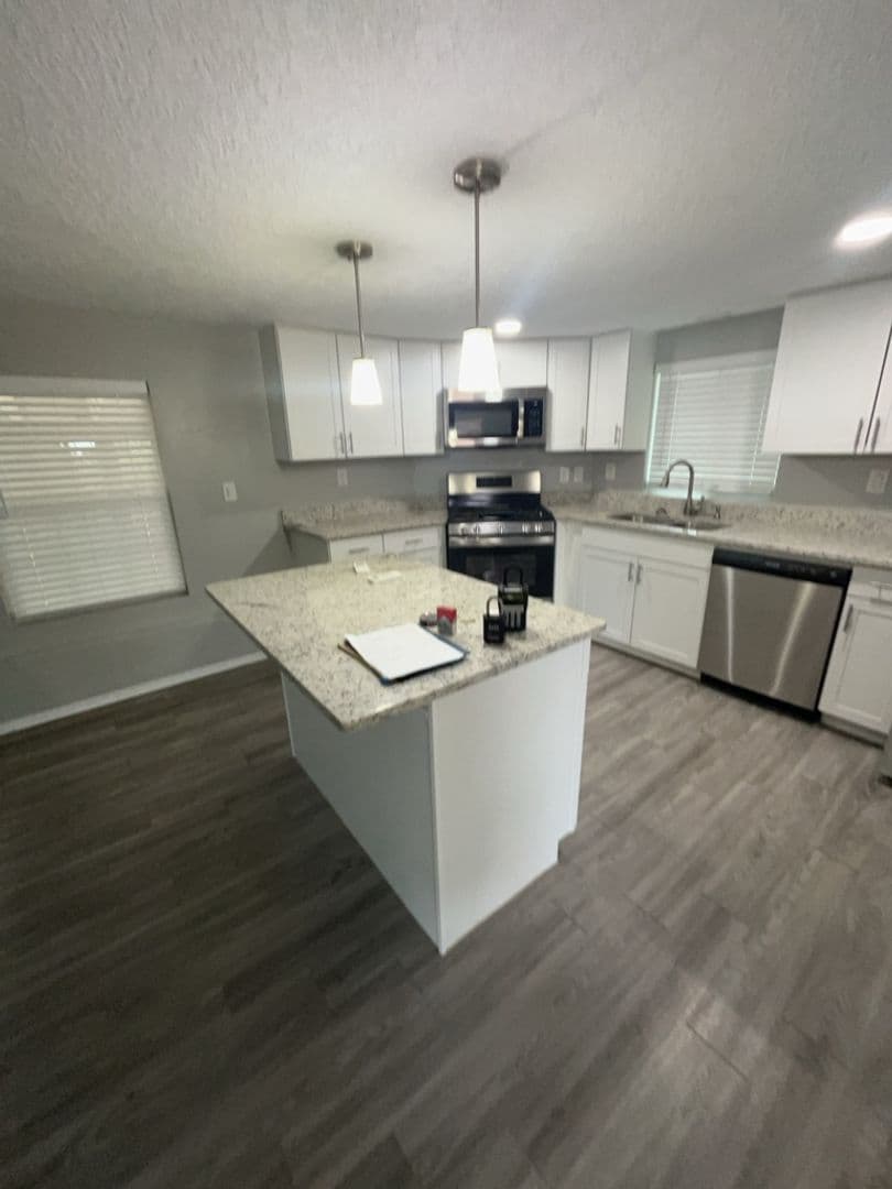 Los Lunas House: 4916 Moore Cir