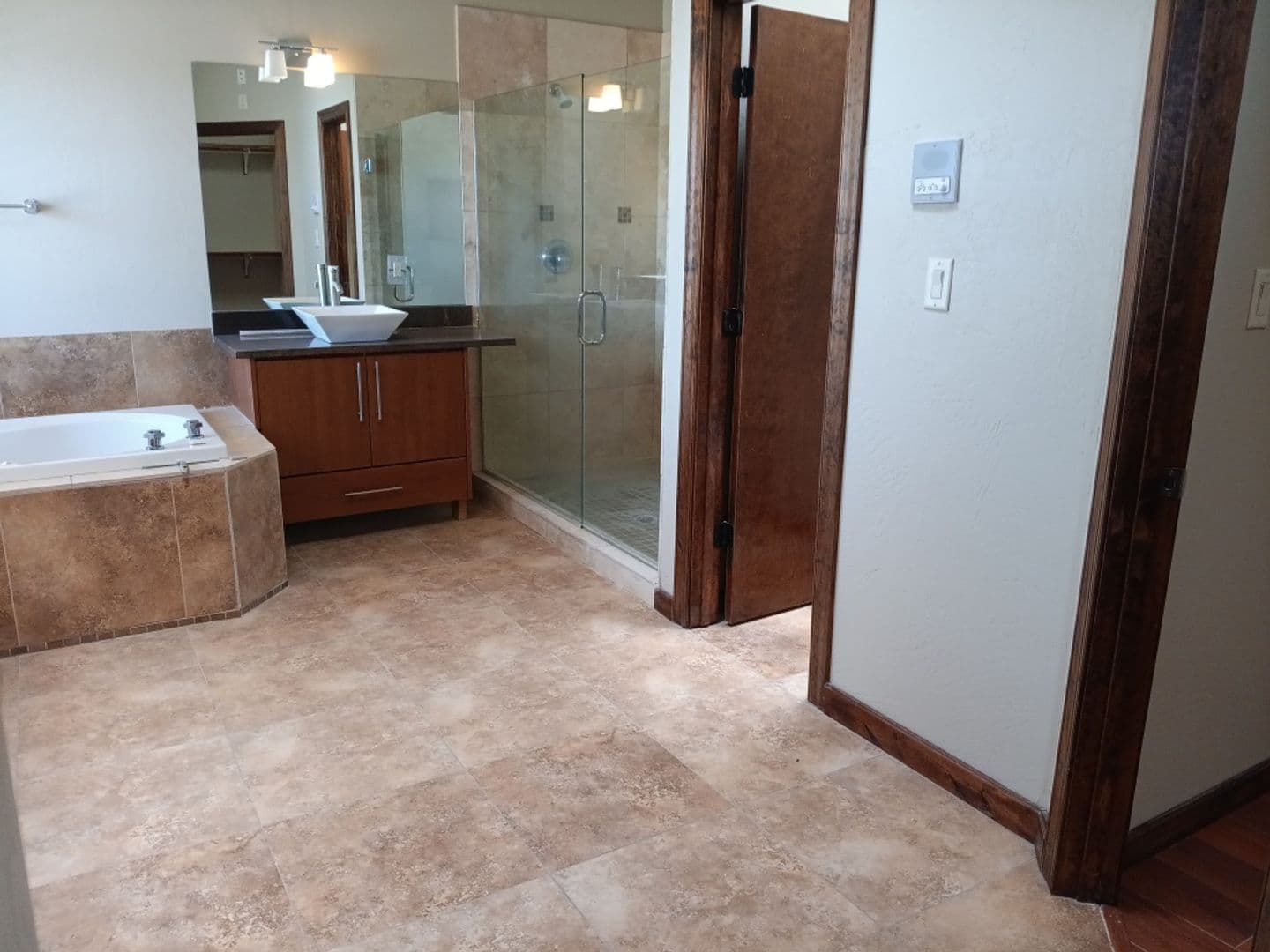 Albuquerque Apartment: 915 Edith Blvd NE