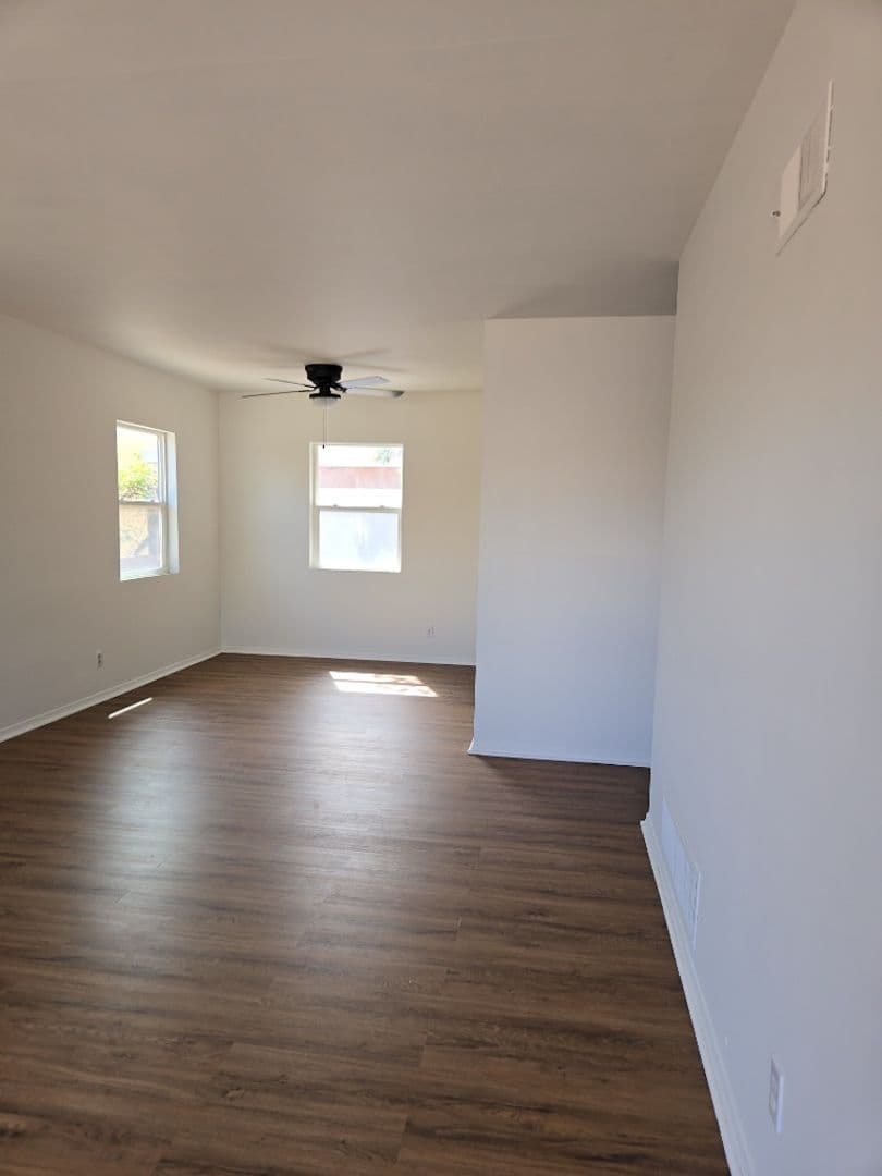 Albuquerque House: 813 Palisades Dr NW