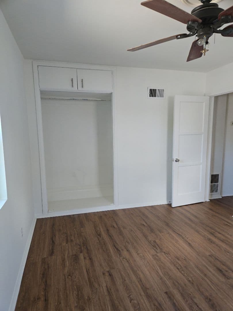 Albuquerque House: 813 Palisades Dr NW
