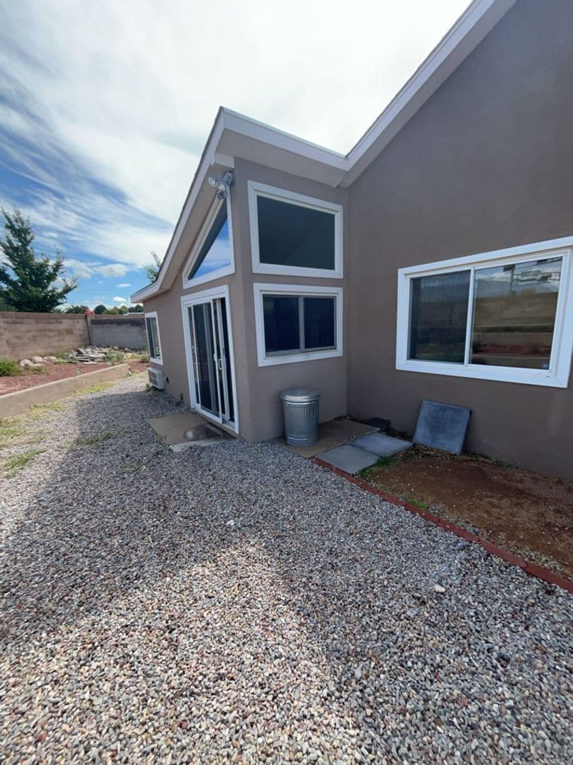 Albuquerque House: 11727 Deer Lodge Rd SE
