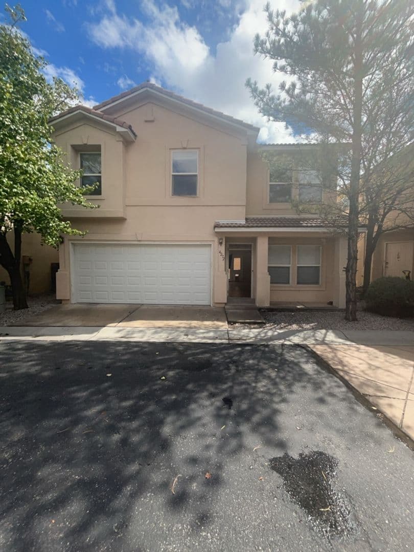 Albuquerque House: 4272 Altura Vista Ln NE