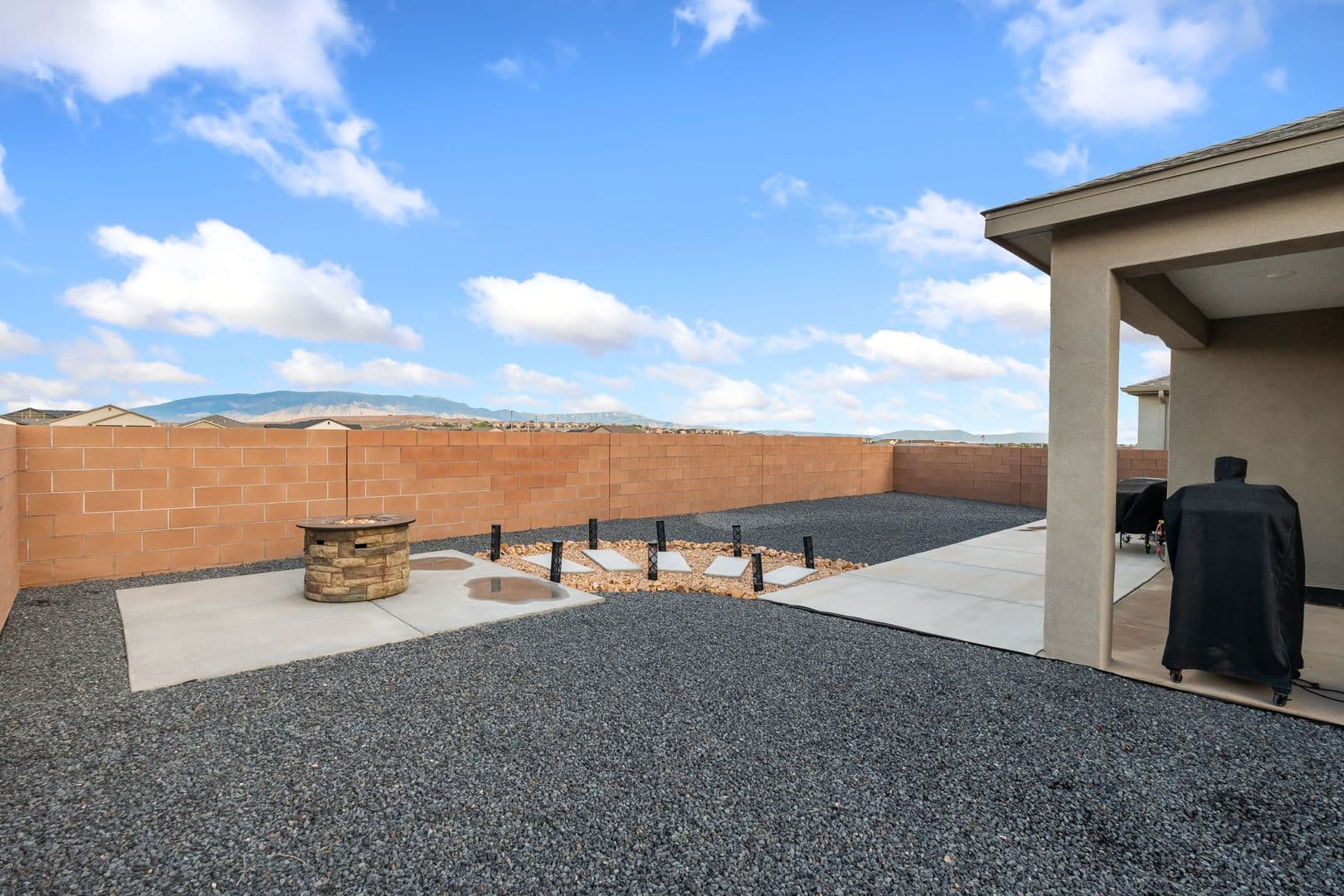 Rio Rancho House: 1504 Woods St NE
