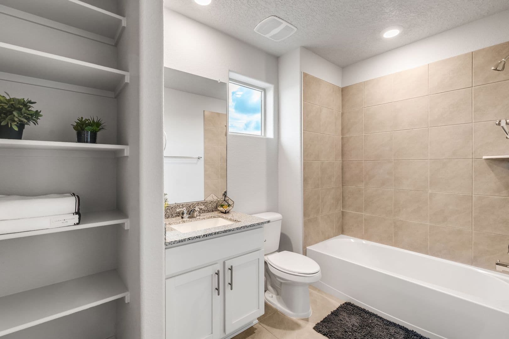 Rio Rancho House: 1504 Woods St NE
