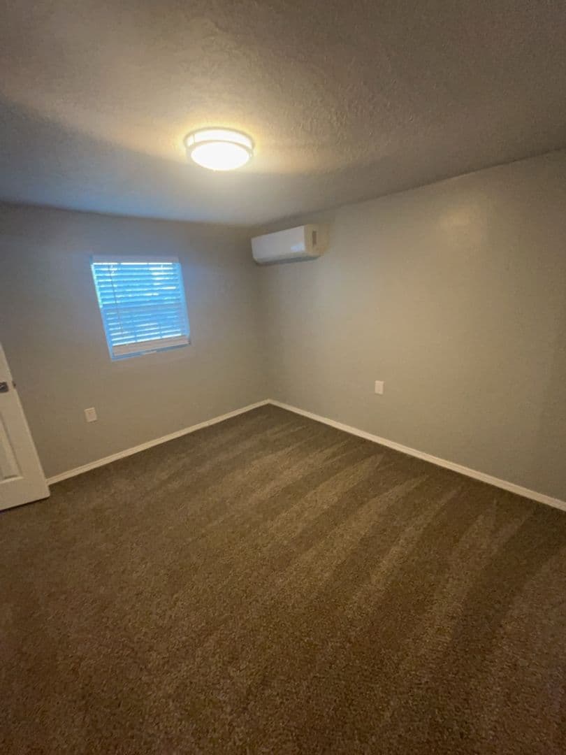 Los Lunas House: 4916 Moore Cir