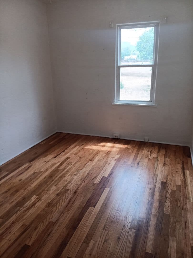 Albuquerque House: 230 Espanola St NE