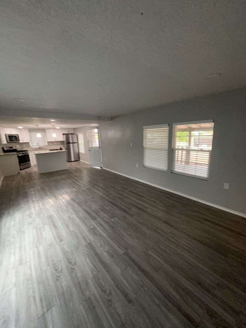 Los Lunas House: 4916 Moore Cir