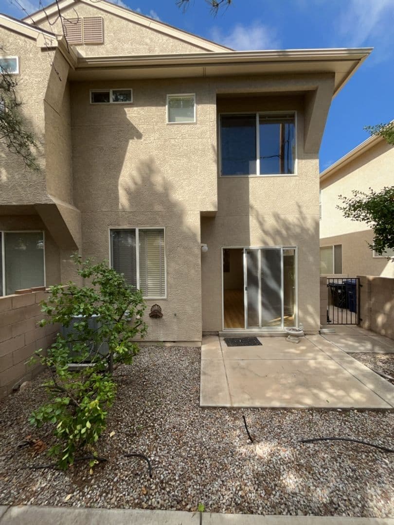 Albuquerque House: 7817 Louisiana Blvd NE Unit 202