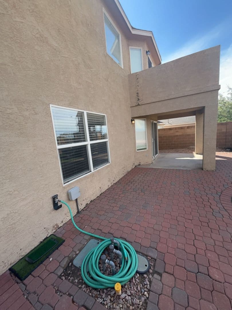 Albuquerque House: 6309 Dante Ln NW
