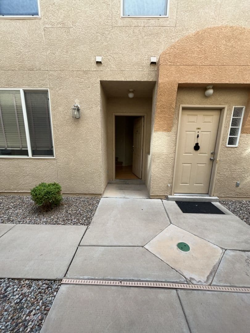Albuquerque House: 7817 Louisiana Blvd NE Unit 202