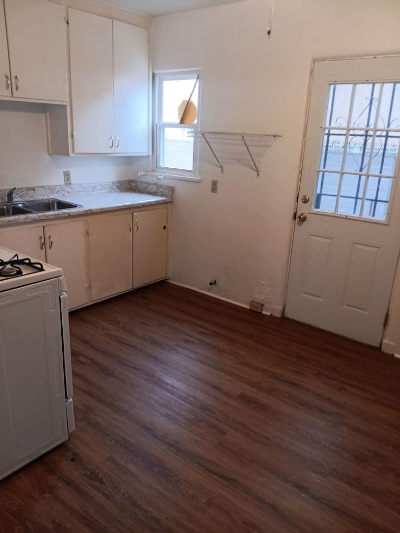 Albuquerque House: 230 Espanola St NE
