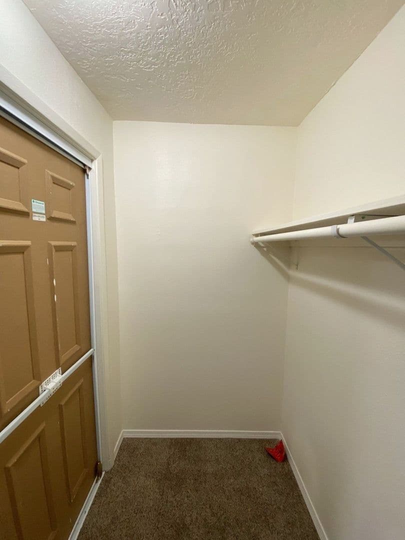 Albuquerque Apartment: 12120 Menaul Blvd NE