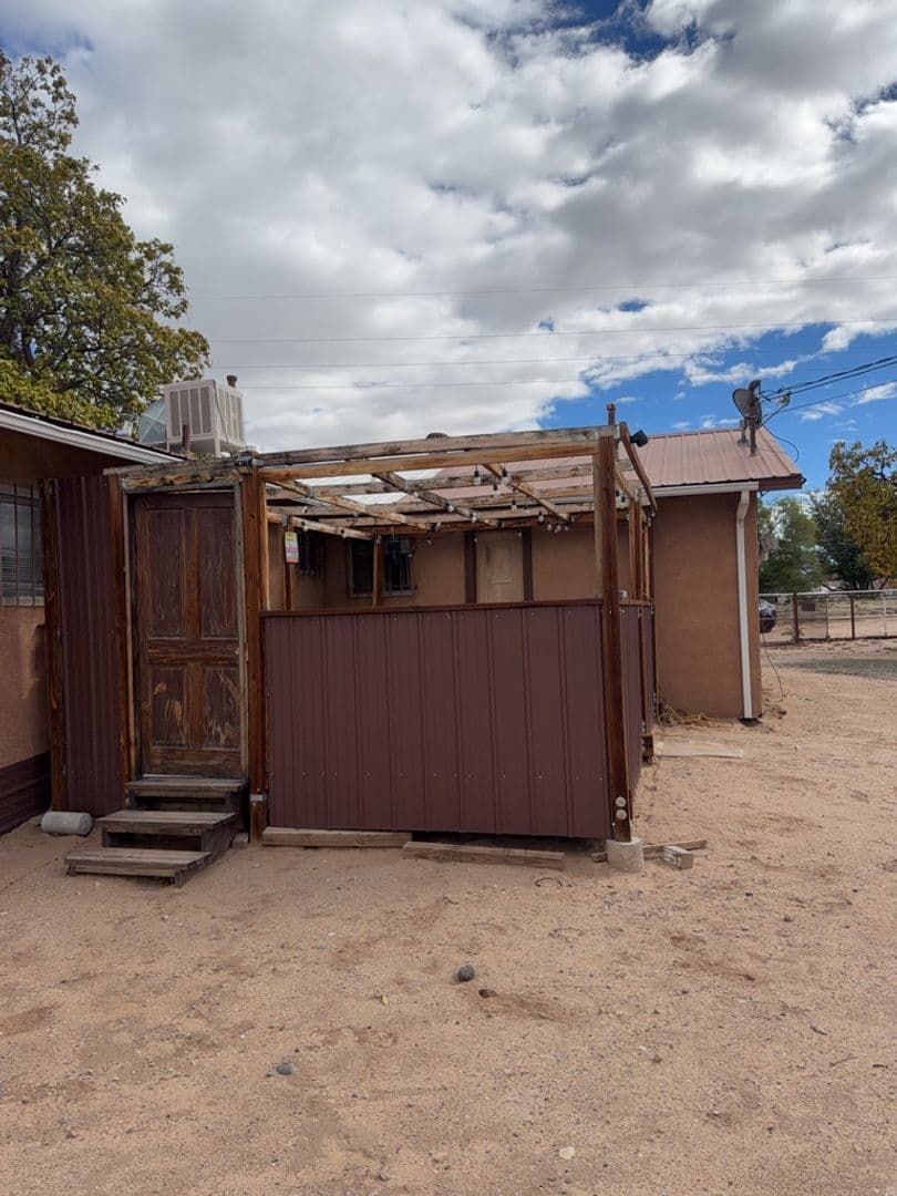 Albuquerque House: 2313 Raymac Rd SW