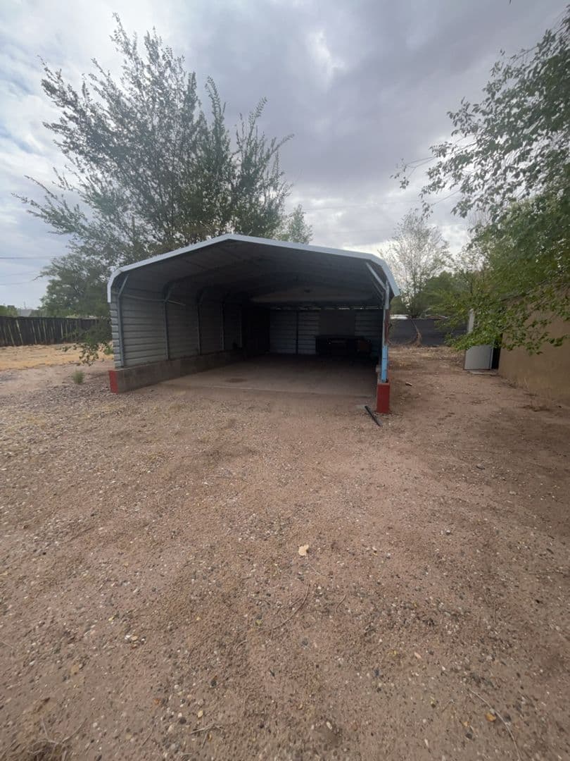 Los Lunas House: 4916 Moore Cir