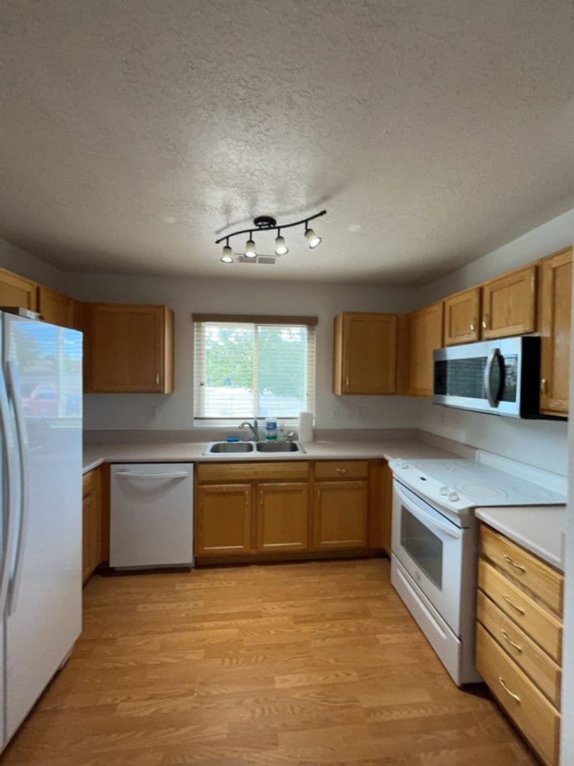 Albuquerque House: 11727 Deer Lodge Rd SE