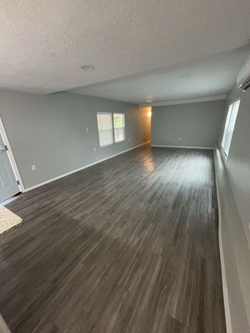 Los Lunas House: 4916 Moore Cir