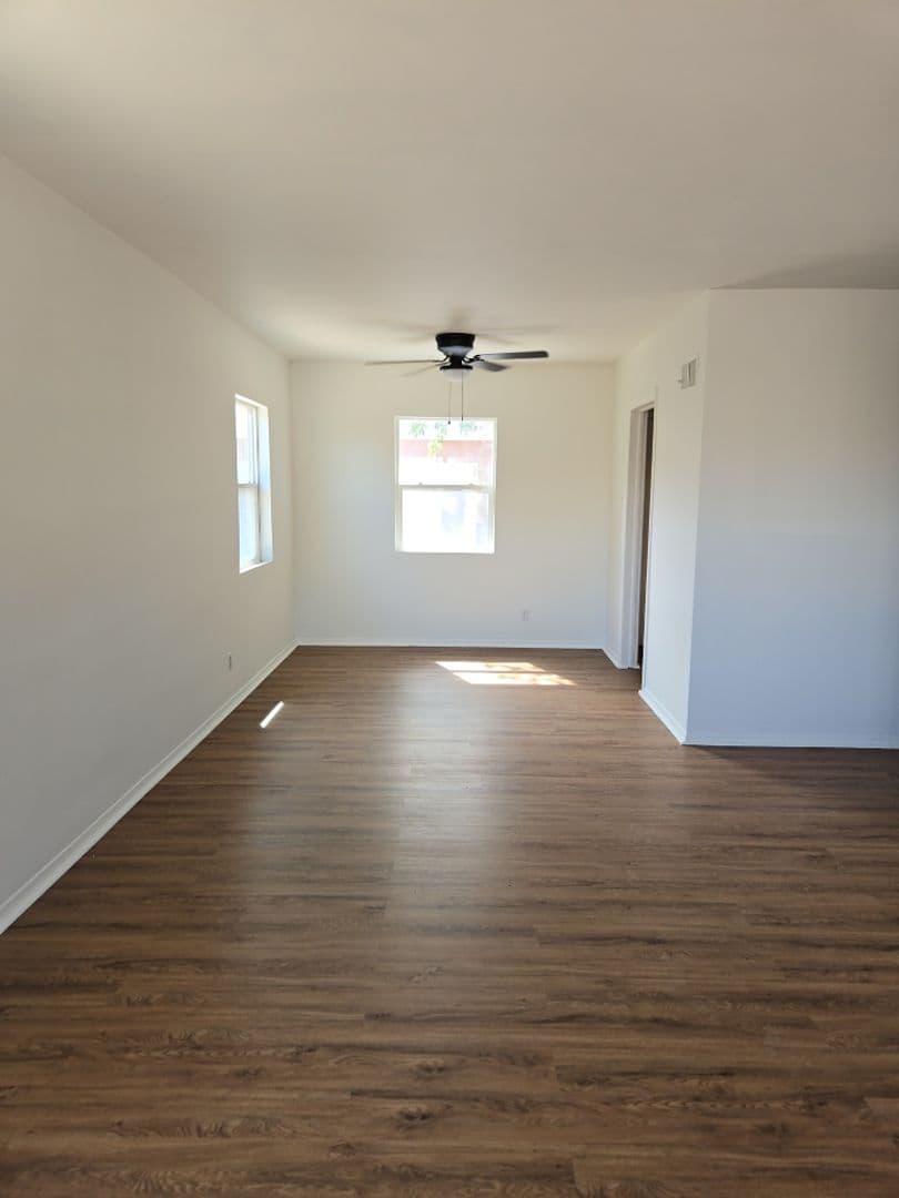 Albuquerque House: 813 Palisades Dr NW
