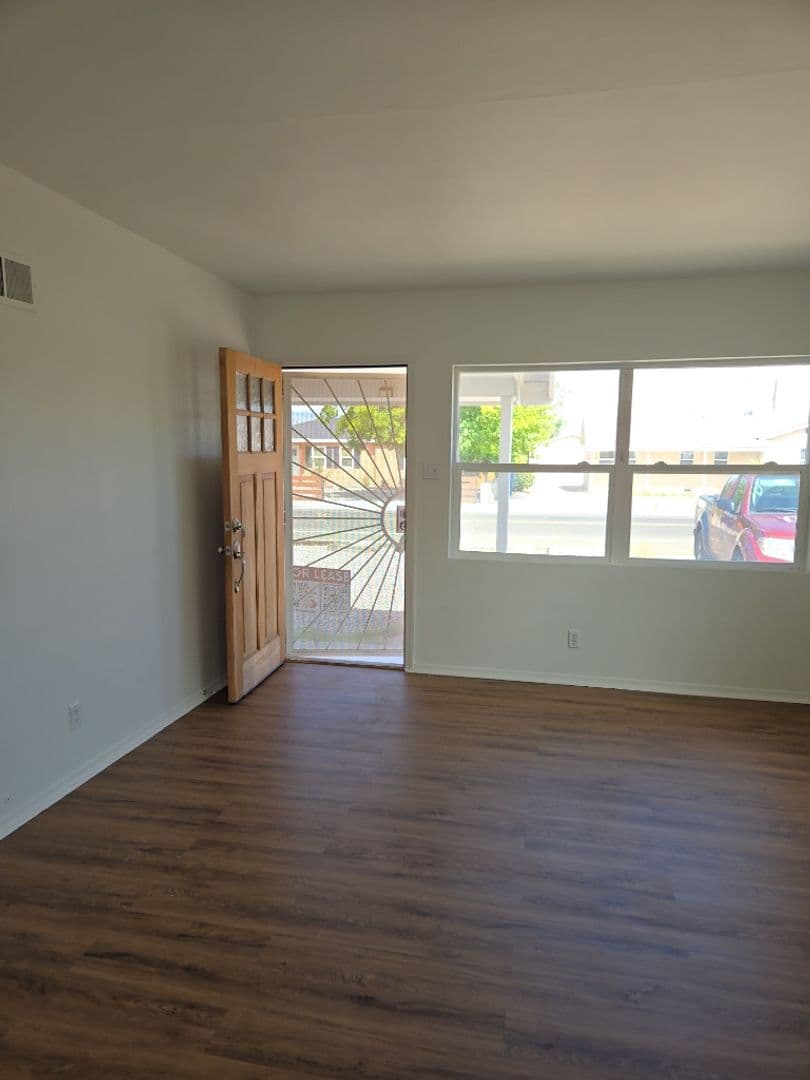 Albuquerque House: 813 Palisades Dr NW