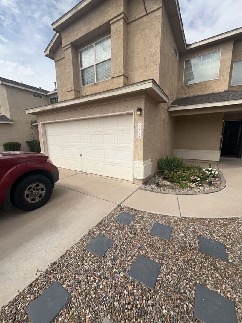 Albuquerque House: 6309 Dante Ln NW