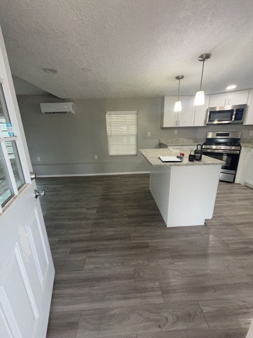 Los Lunas House: 4916 Moore Cir