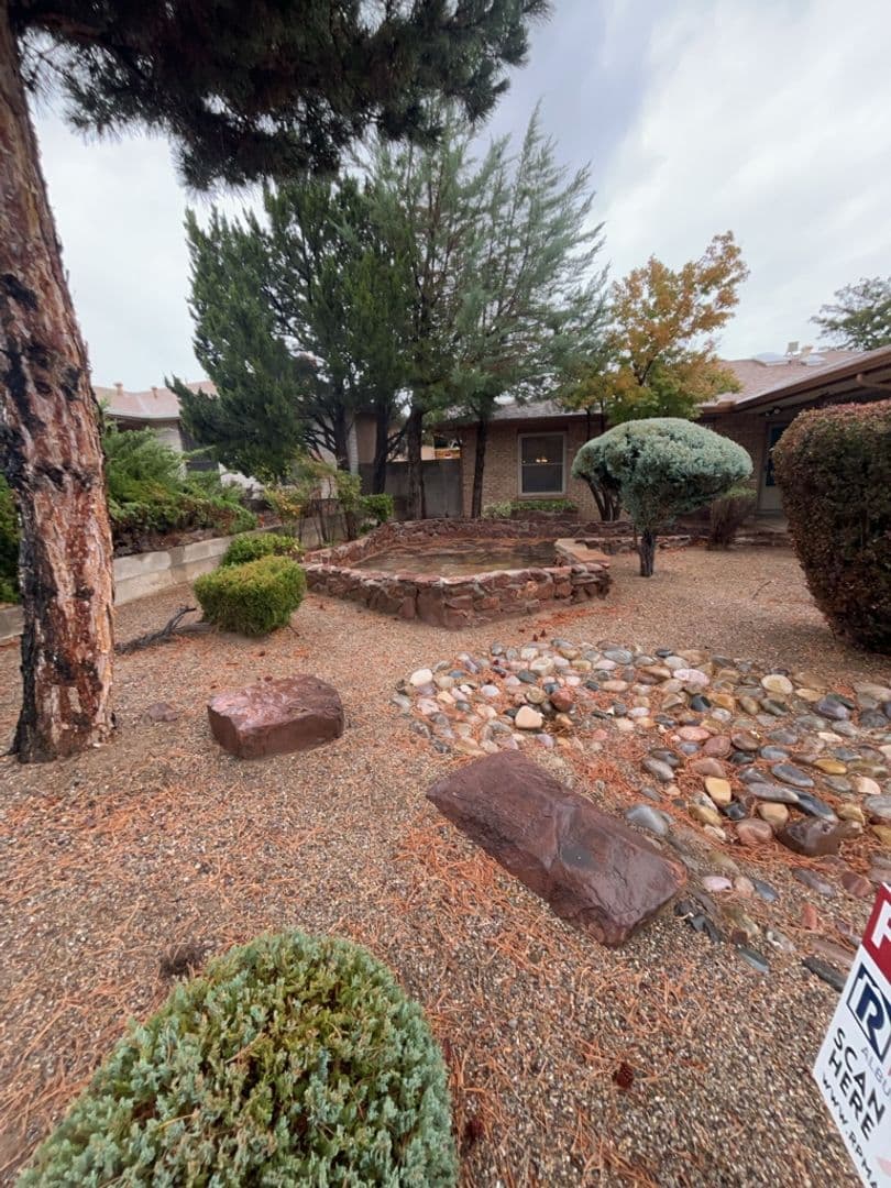 Albuquerque House: 8908 Democracy Rd NE