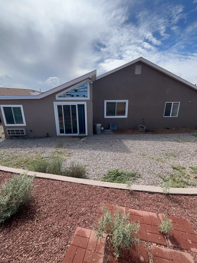 Albuquerque House: 11727 Deer Lodge Rd SE