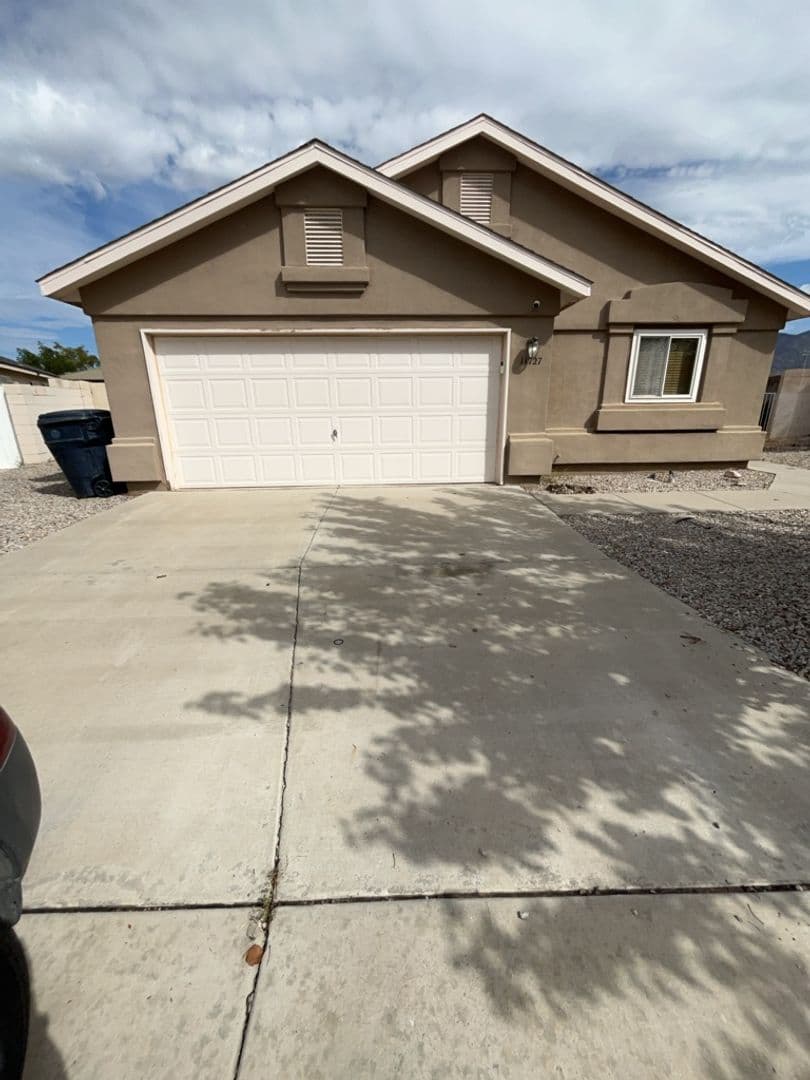 Albuquerque House: 11727 Deer Lodge Rd SE