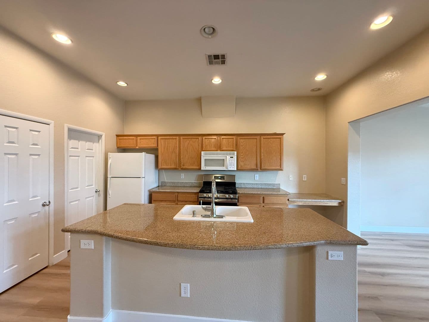 LAS VEGAS House: 6221 EAGLE CAP CT