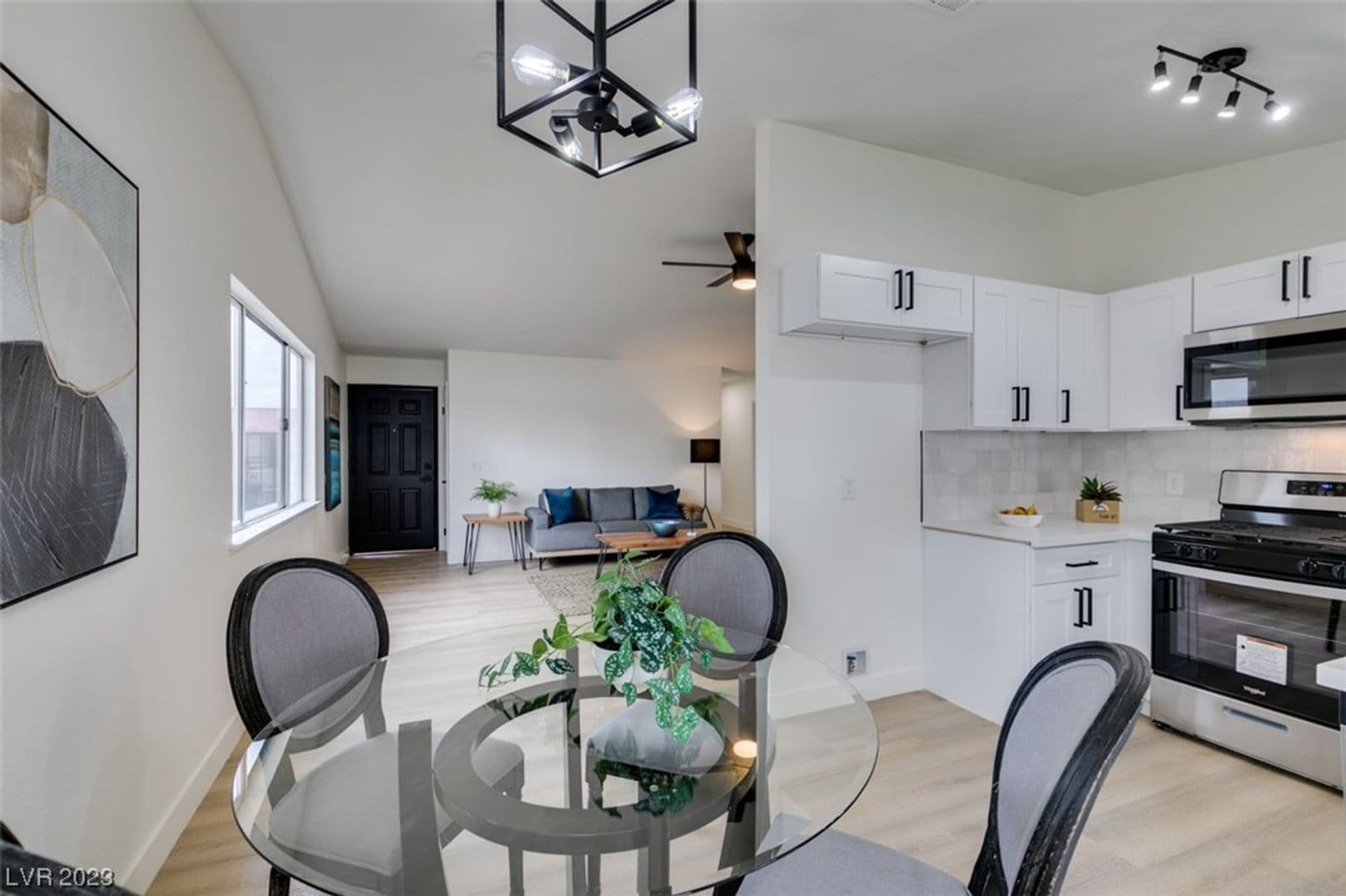 HENDERSON House: 598 JACKSON DR