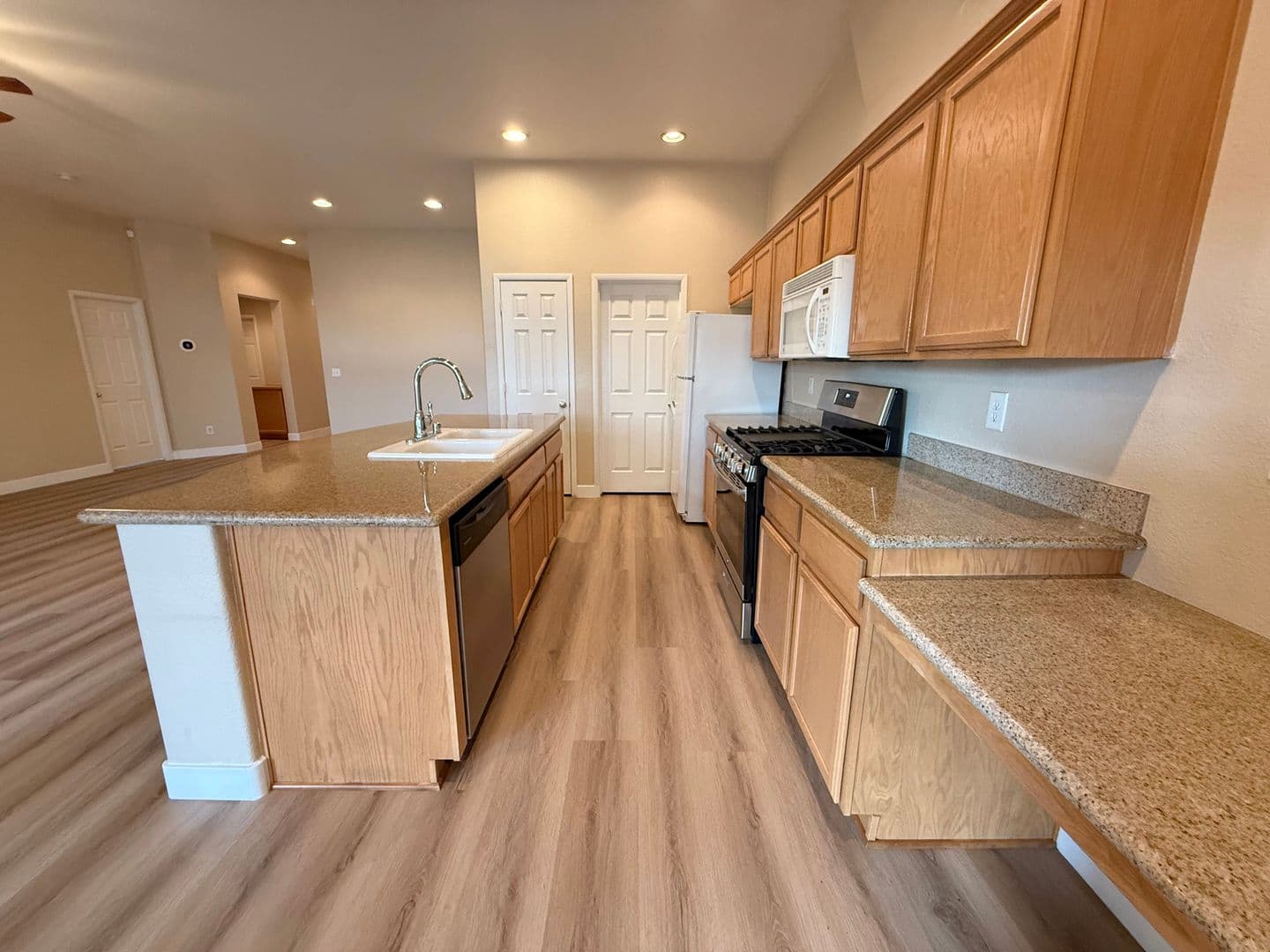 LAS VEGAS House: 6221 EAGLE CAP CT