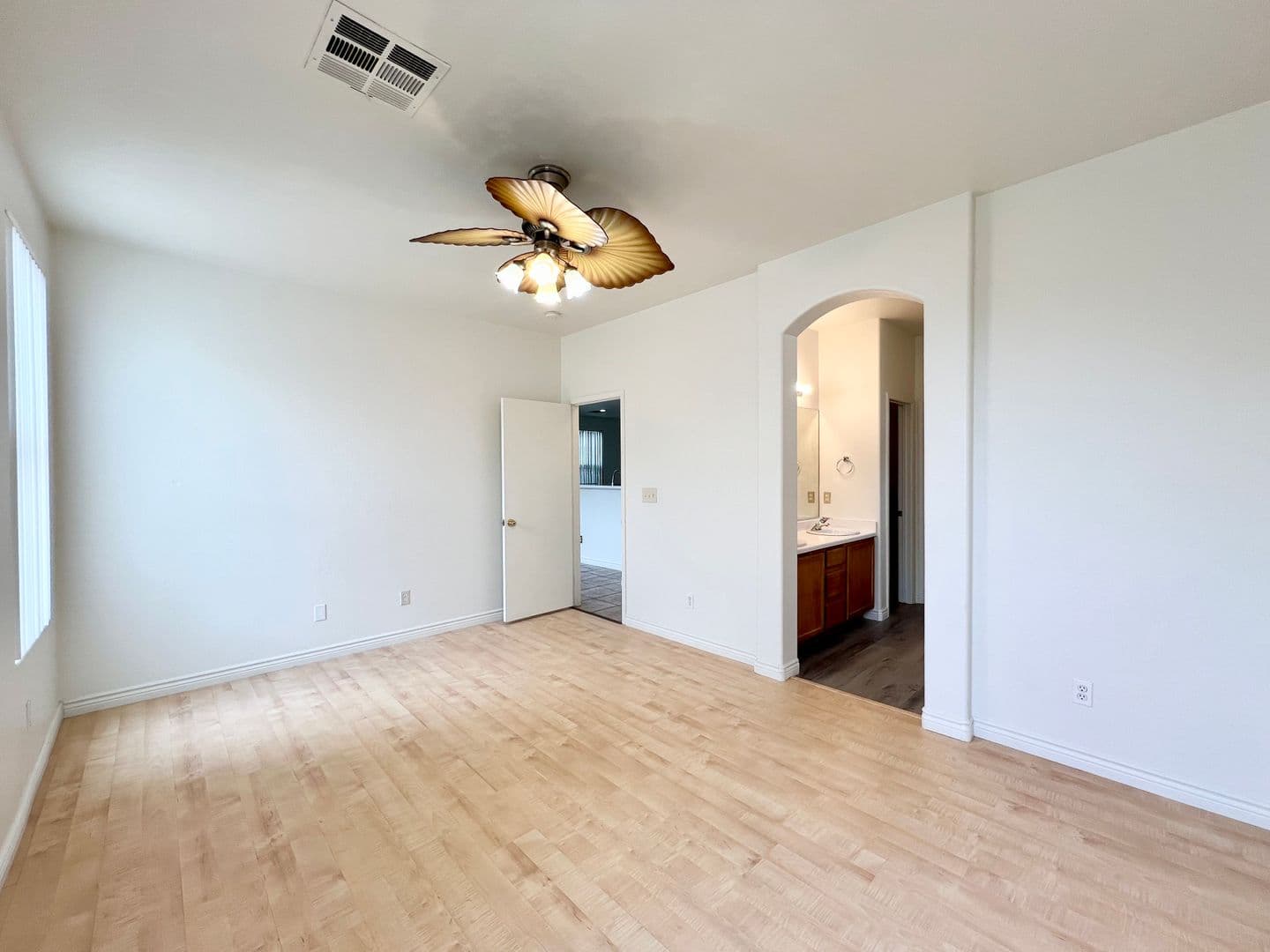 LAS VEGAS House: 4972 MINERS RIDGE DR