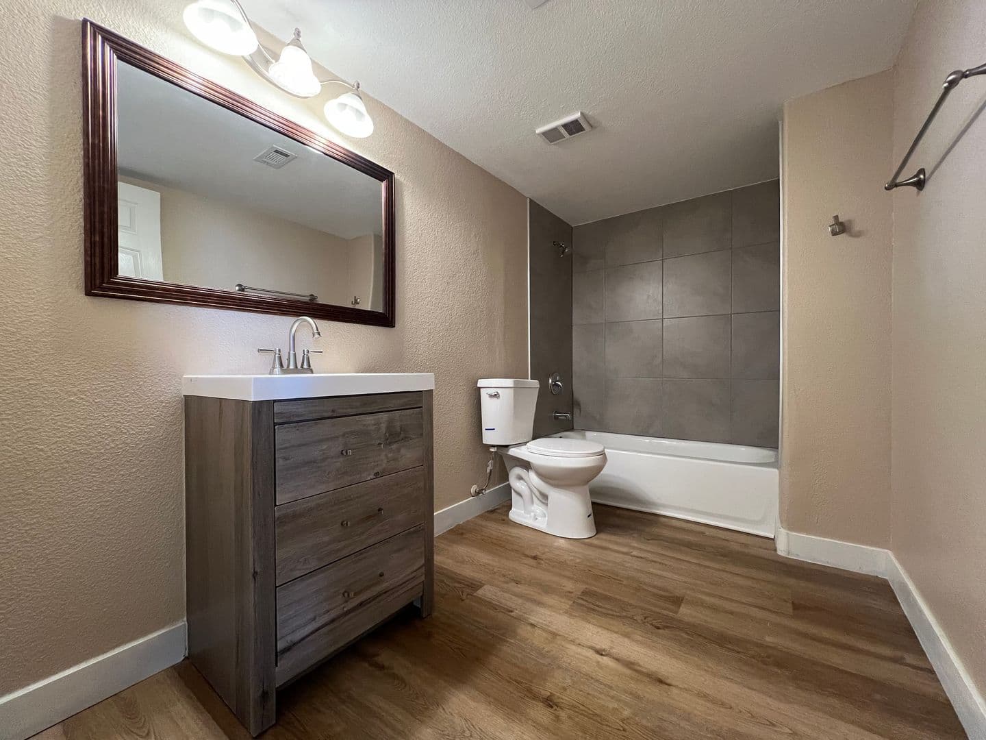 LAS VEGAS Condo: 2982 JUNIPER HILLS #201