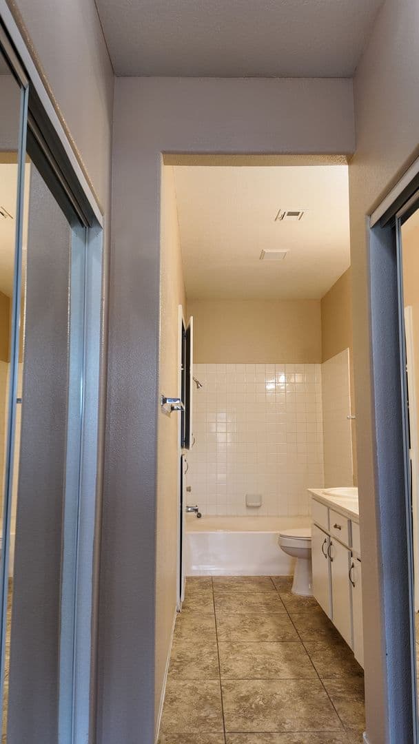 LAS VEGAS Condo: 1900 N TORREY PINES DR UT 212